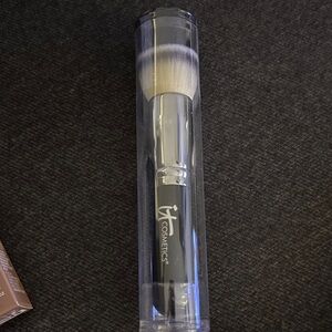 IT Cosmetics HEAVENLY LUXE FLAT TOP BUFFING FOUNDATION BRUSH #6
